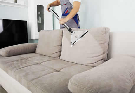 Cómo limpiar un sofá de tela con un limpiador a vapor 